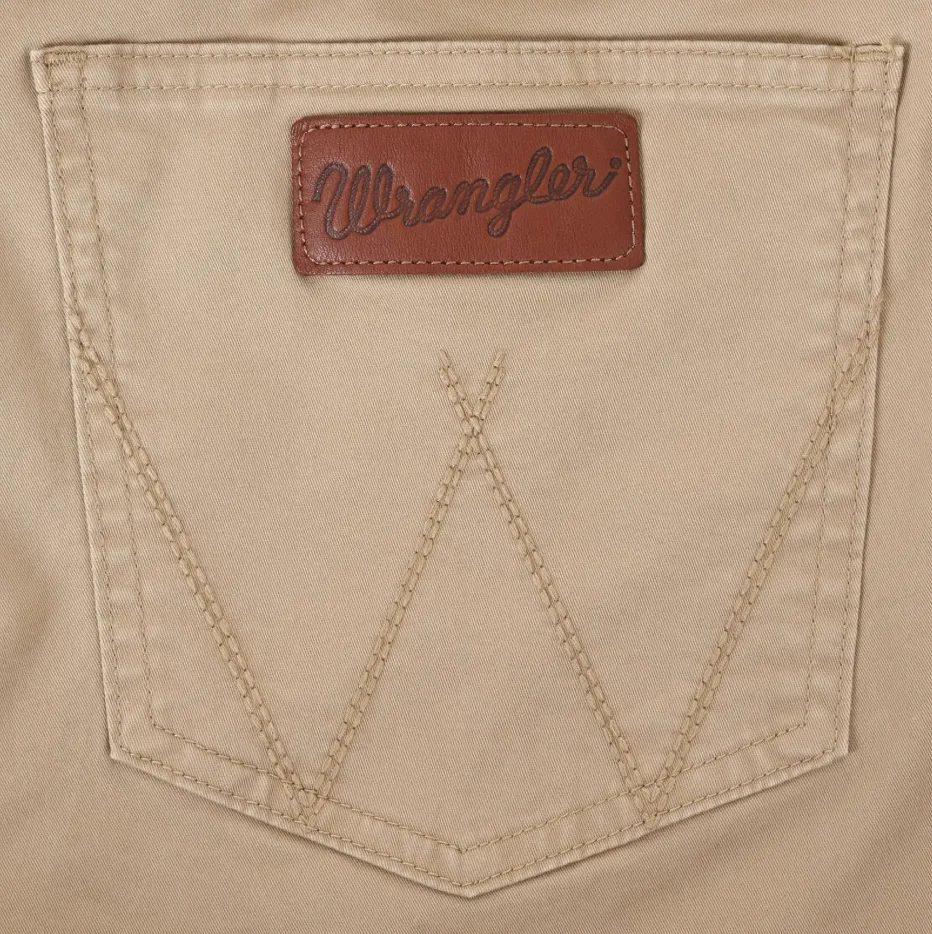 88MWZFN - Wrangler Men's Retro® Slim Straight Jean - Fawn