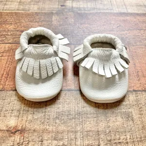 Bird Rock Baby White Leather Fringe Moccasins- Size 2