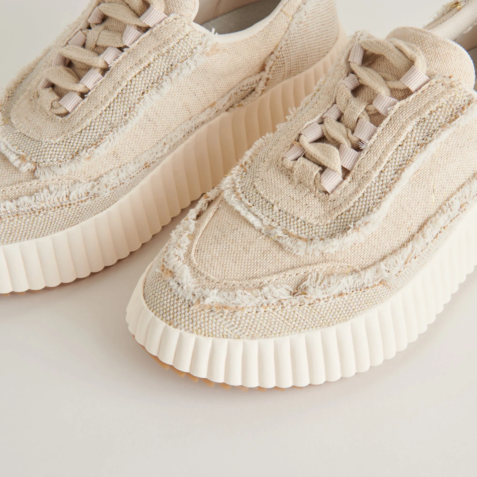 DOLEN FRAY SNEAKERS SAND CANVAS - re:vita