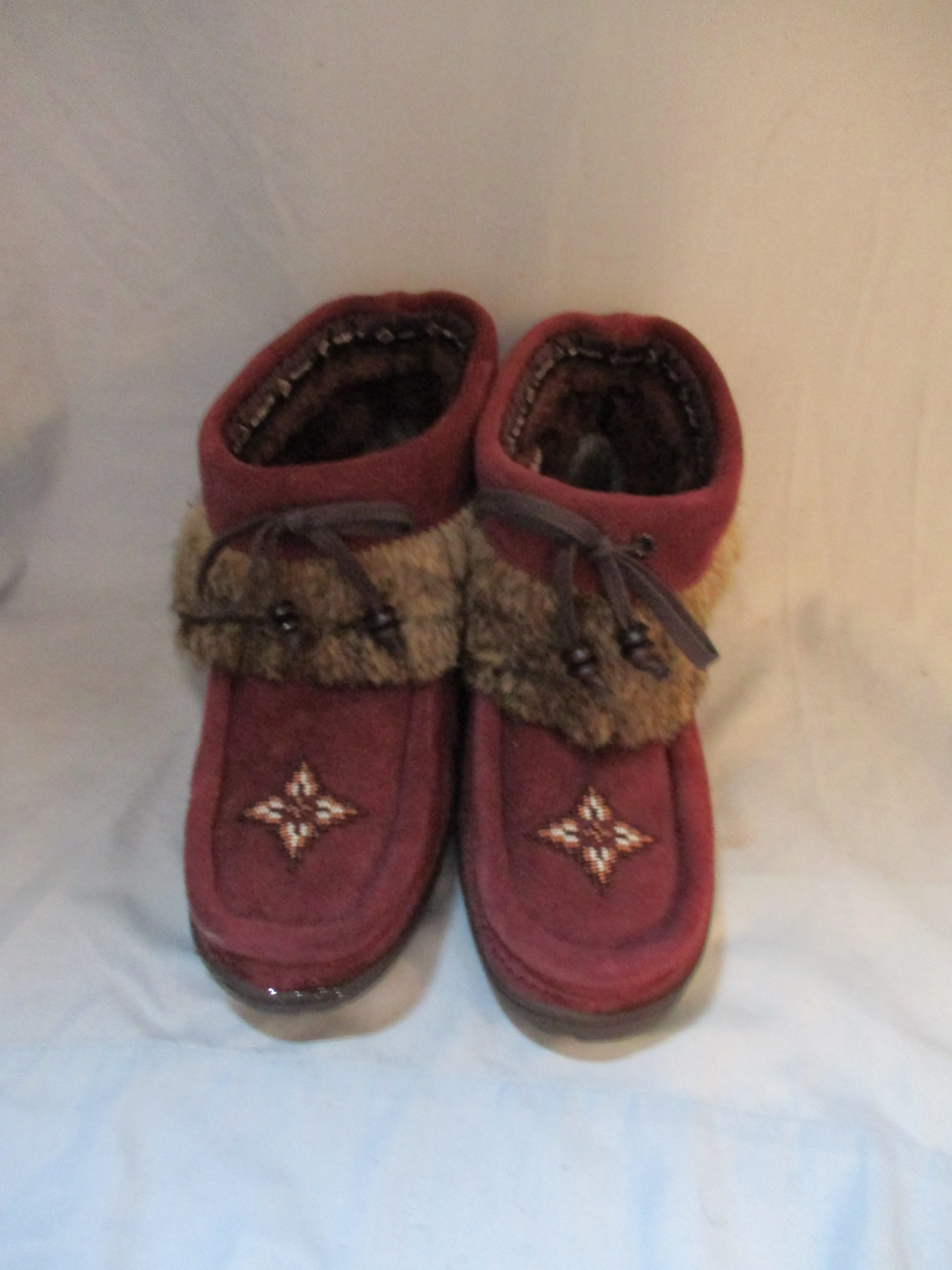 NEW MANITOBAH KEEWATIN WATERPROOF FUR Lined MUKLUK BEAD Bootie PLUM 9 Moccasin