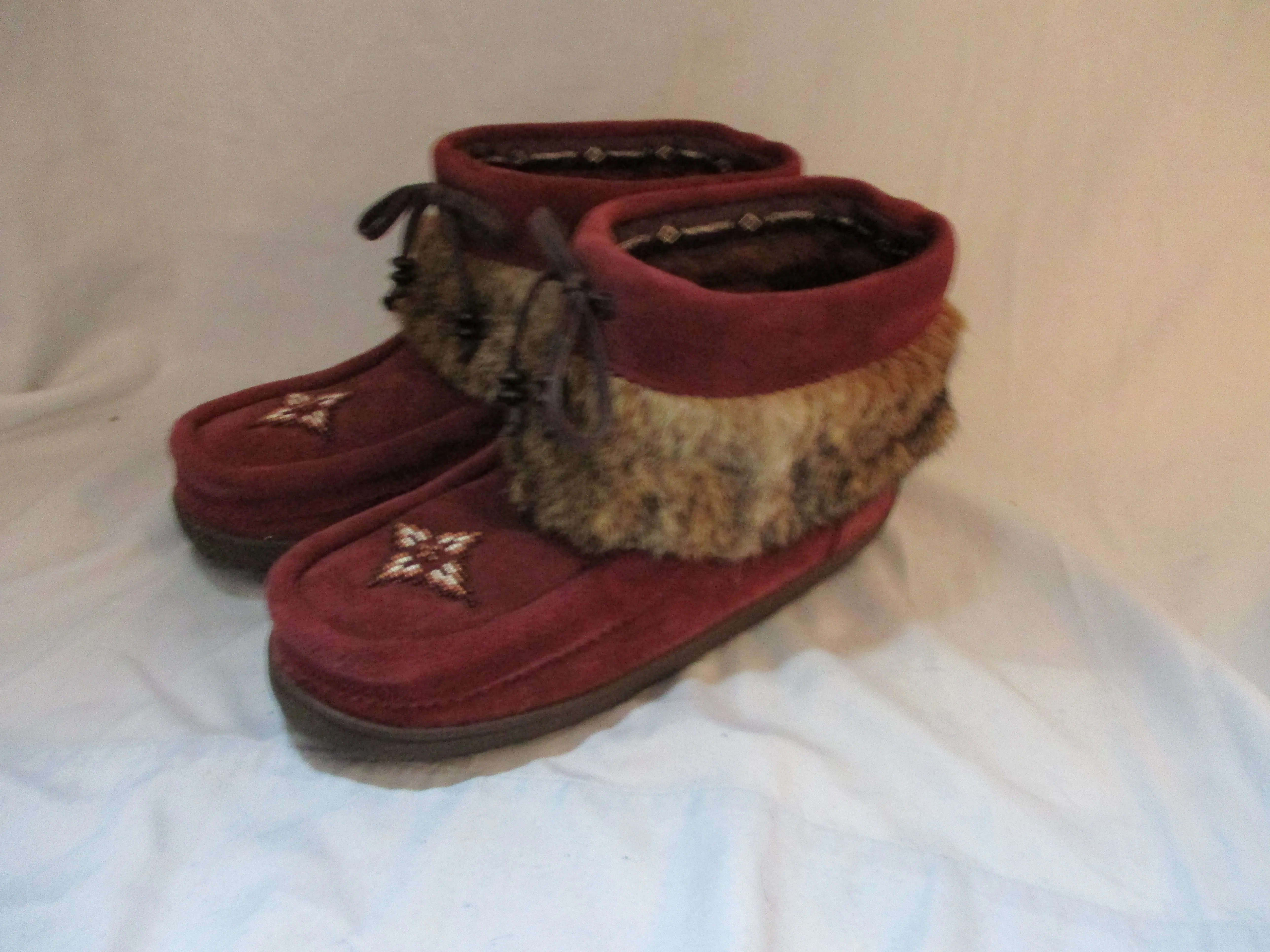 NEW MANITOBAH KEEWATIN WATERPROOF FUR Lined MUKLUK BEAD Bootie PLUM 9 Moccasin