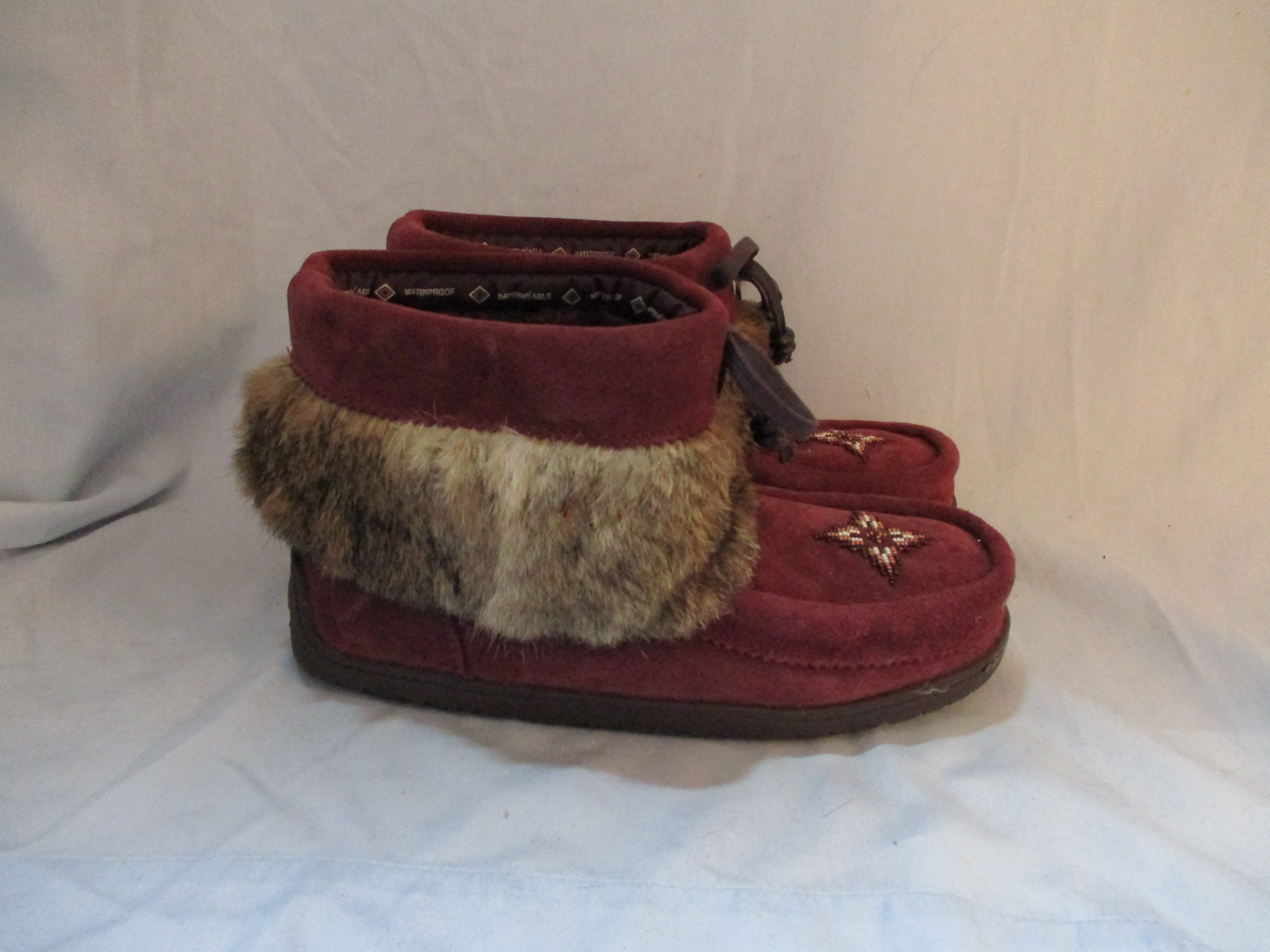 NEW MANITOBAH KEEWATIN WATERPROOF FUR Lined MUKLUK BEAD Bootie PLUM 9 Moccasin